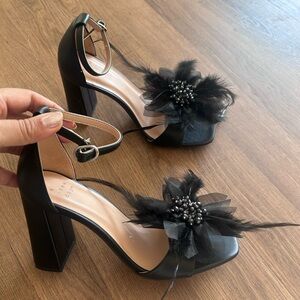Elegant Black Heeled Sandals with Floral Embellishment